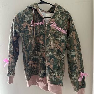 & Other Stories Green Camouflage Hoodie with Pink Accents